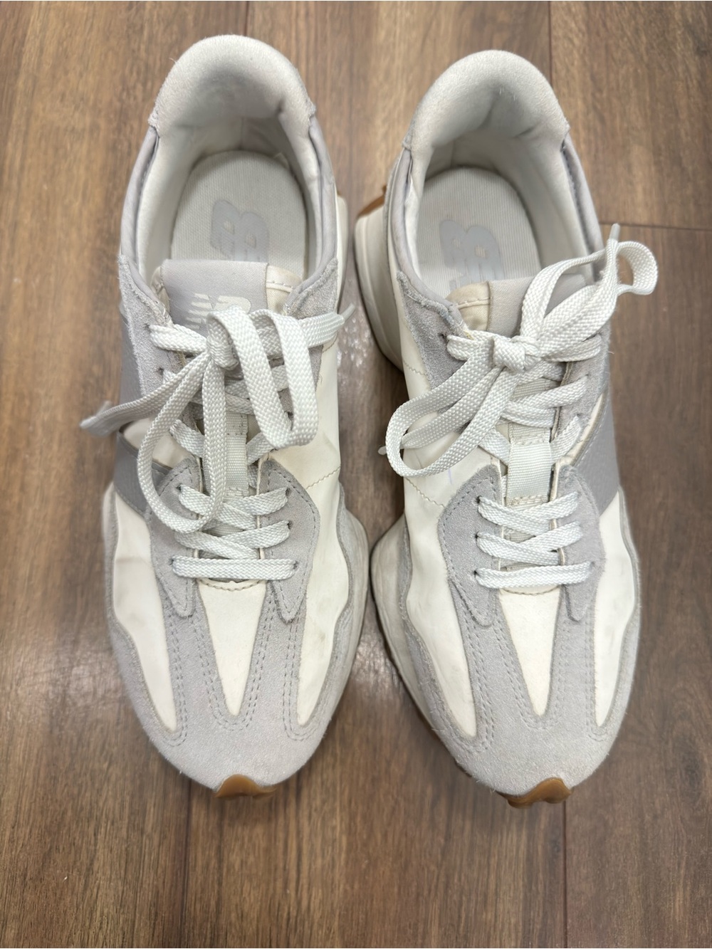 New Balance 327 White & Light Gray Suede-Trim Runner Sneakers women’s 8.5